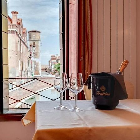 Heart Of Biennale Apartment Venesia Bagian luar foto