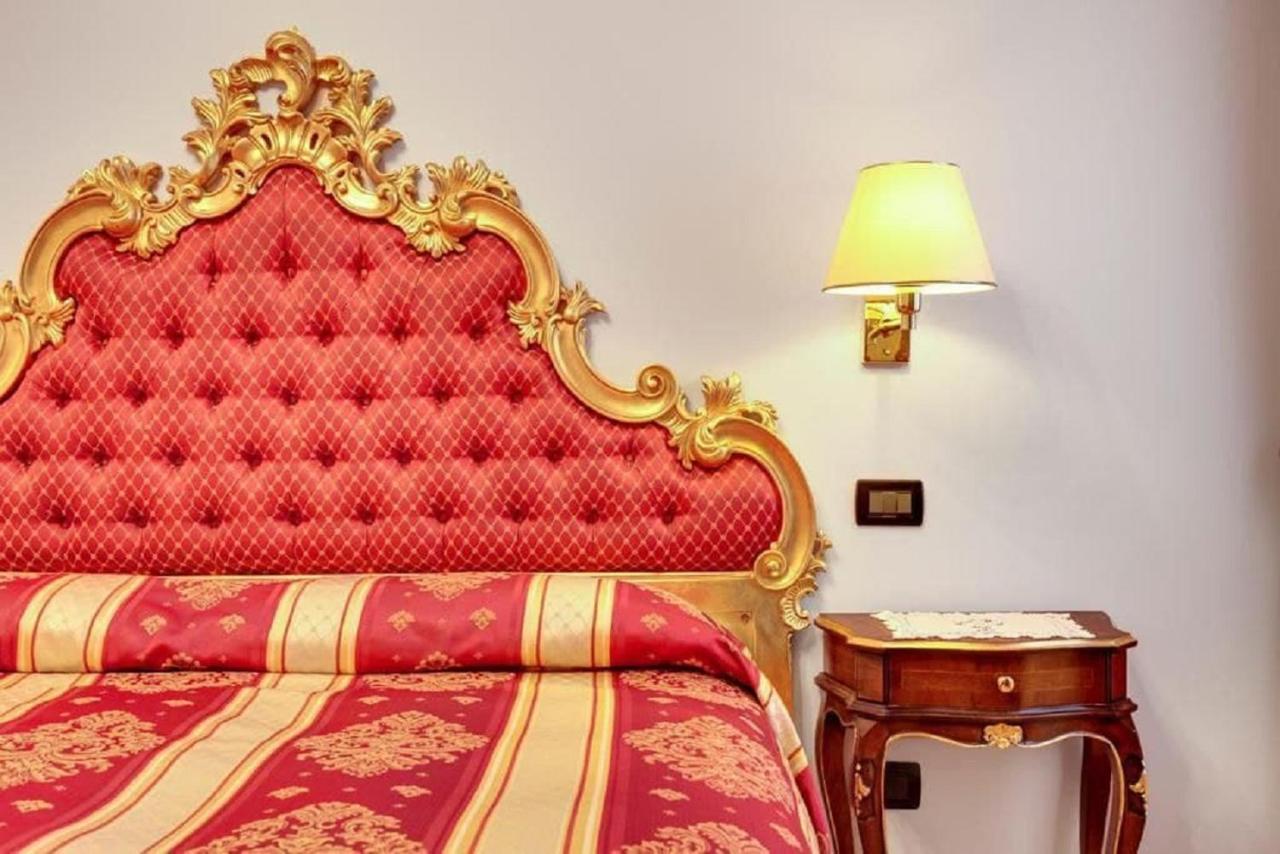 Heart Of Biennale Apartment Venesia Bagian luar foto