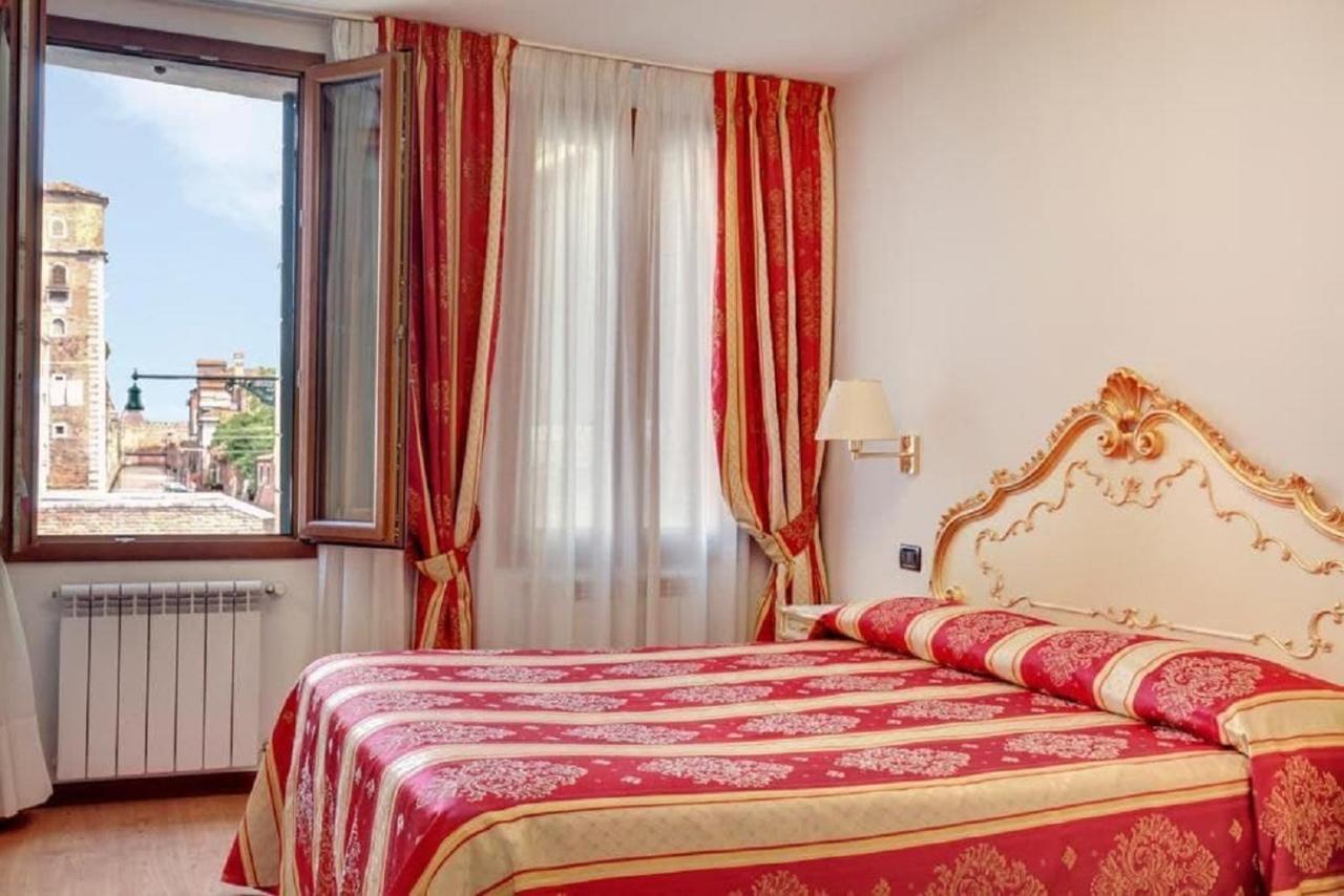 Heart Of Biennale Apartment Venesia Bagian luar foto