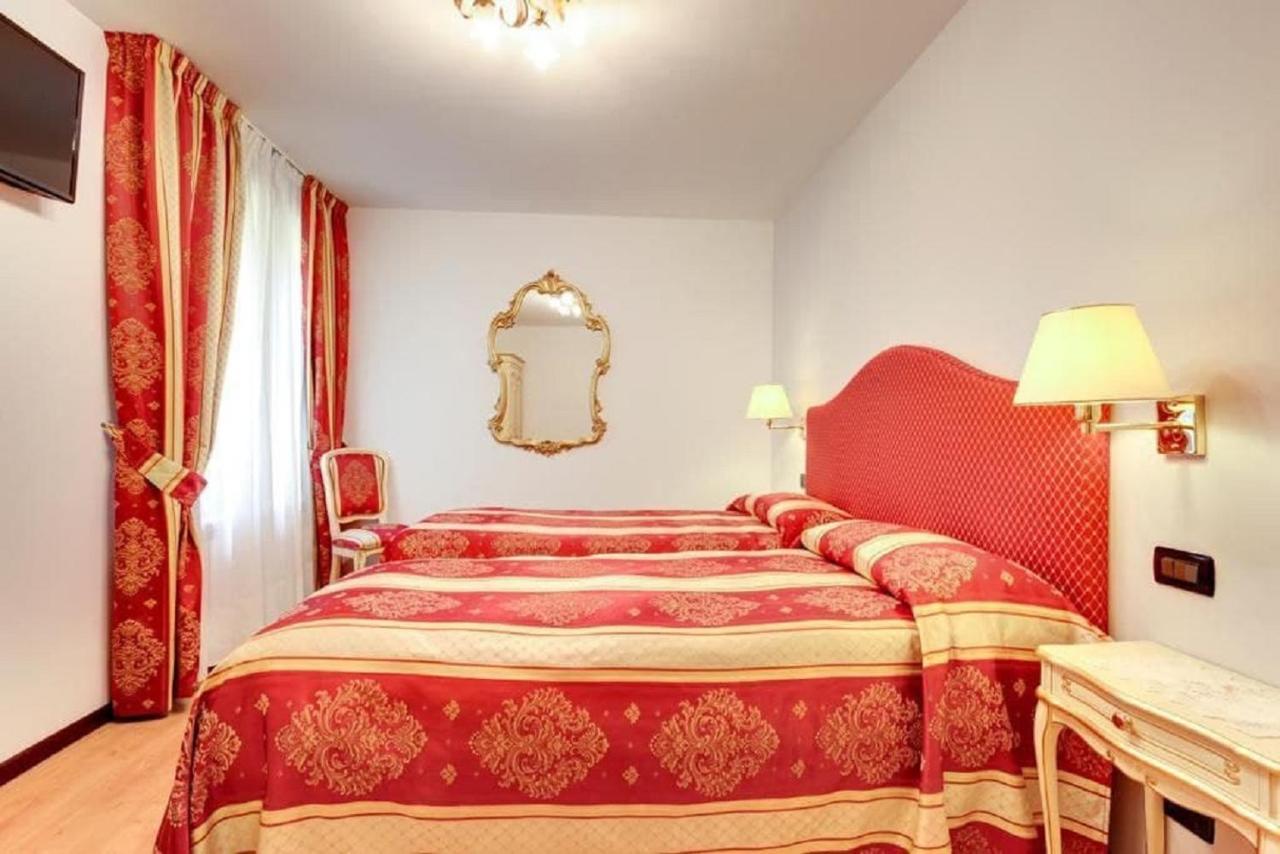Heart Of Biennale Apartment Venesia Bagian luar foto