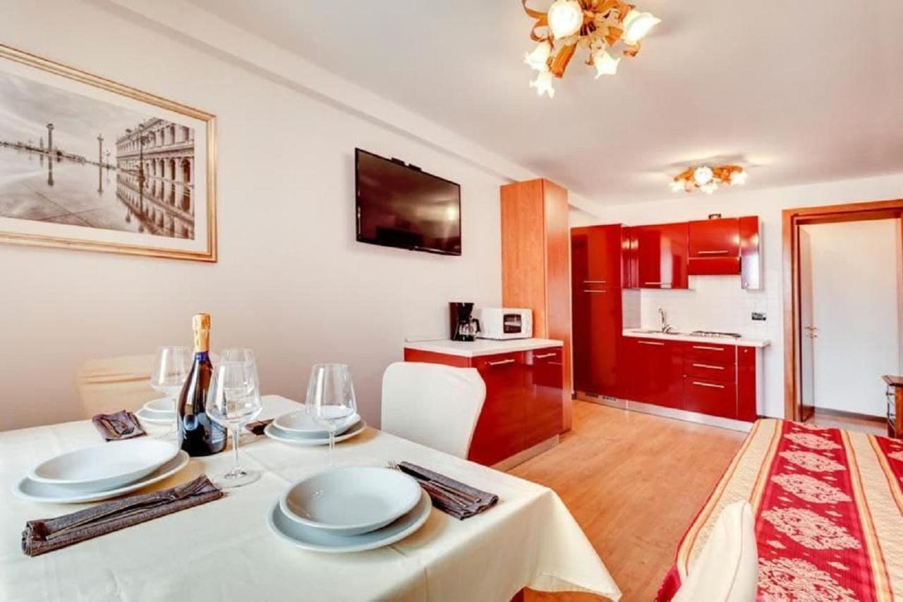 Heart Of Biennale Apartment Venesia Bagian luar foto
