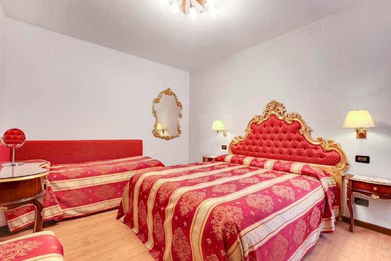 Heart Of Biennale Apartment Venesia Bagian luar foto