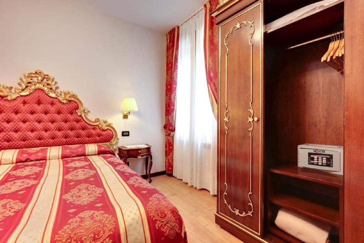 Heart Of Biennale Apartment Venesia Bagian luar foto