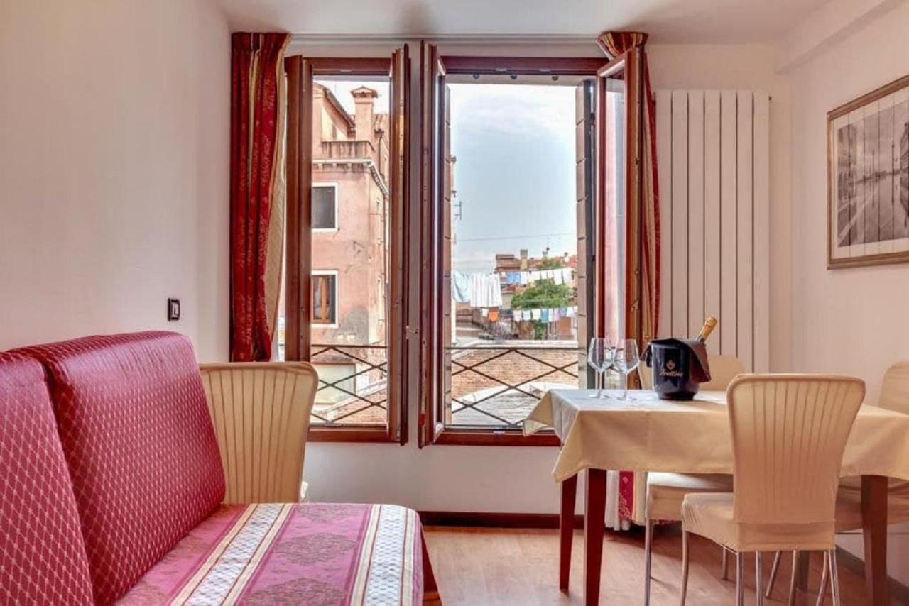 Heart Of Biennale Apartment Venesia Bagian luar foto