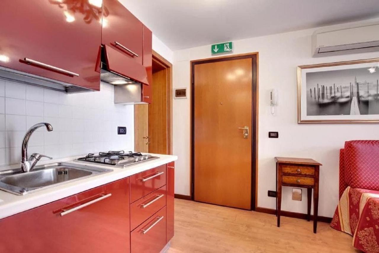 Heart Of Biennale Apartment Venesia Bagian luar foto