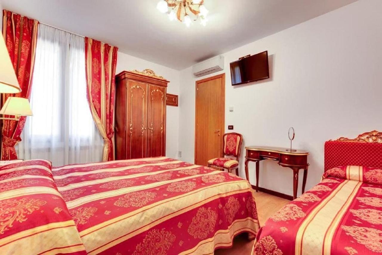 Heart Of Biennale Apartment Venesia Bagian luar foto