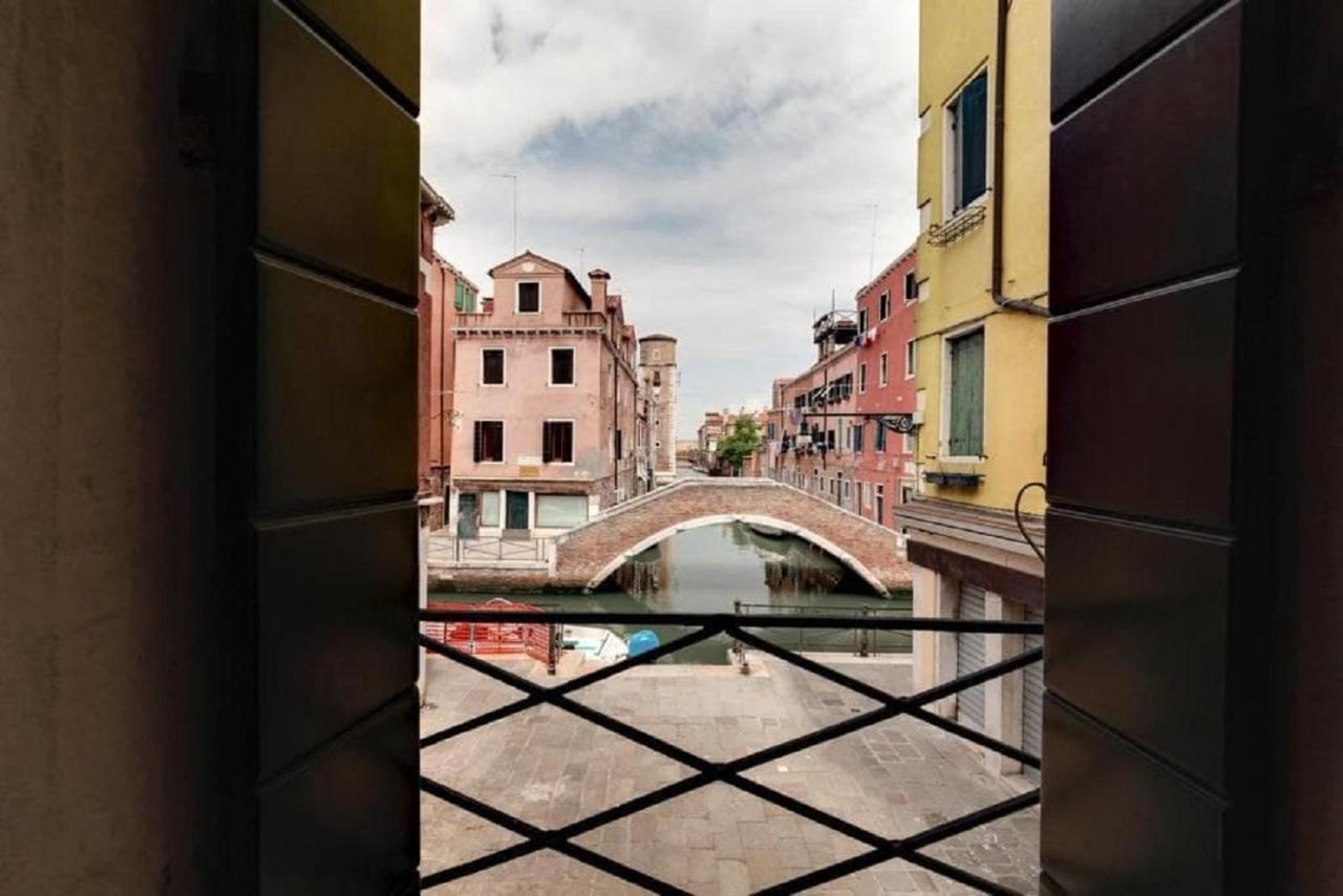 Heart Of Biennale Apartment Venesia Bagian luar foto